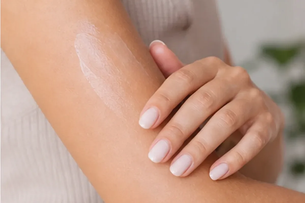Redaktioneller Beauty-Moment zur Ausgangslage bei Peeling vor der Rasur für eine schnelle Anwendung