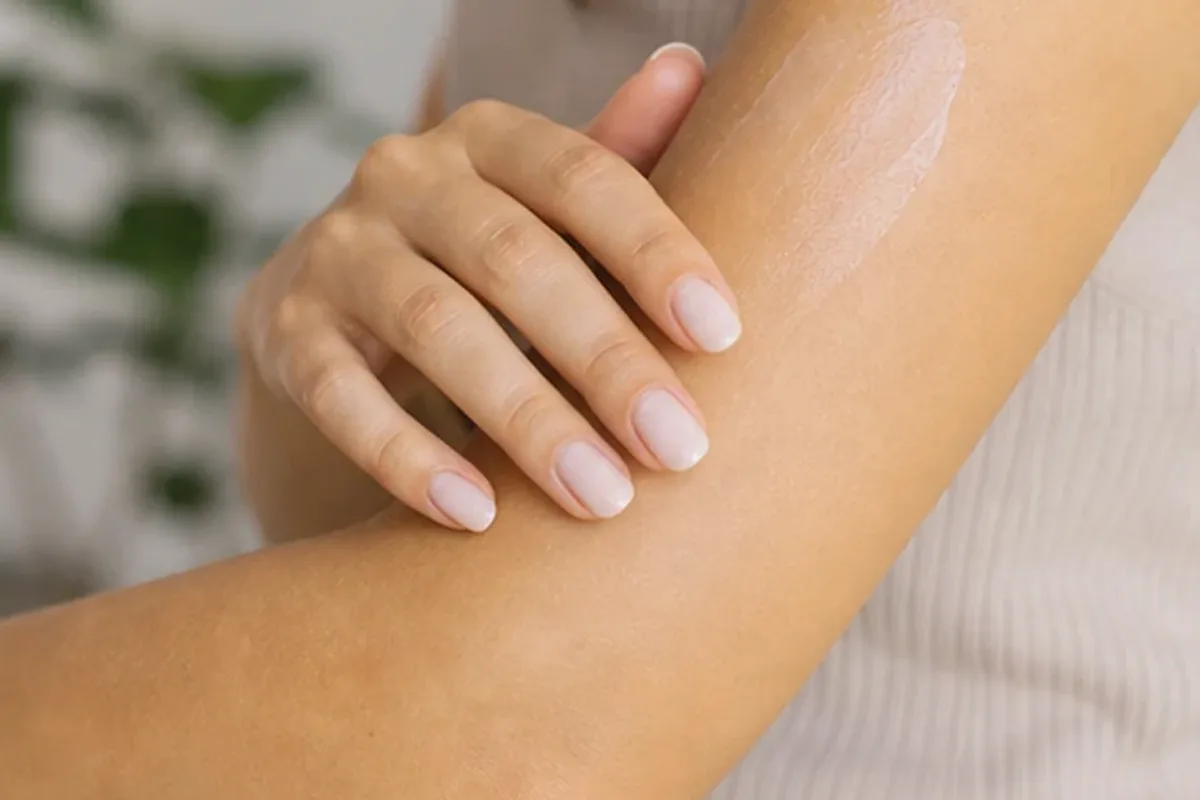 Hochwertige Beauty-Inszenierung zu Auswahlkriterien für Sugaring-Paste für langanhaltende Glätte