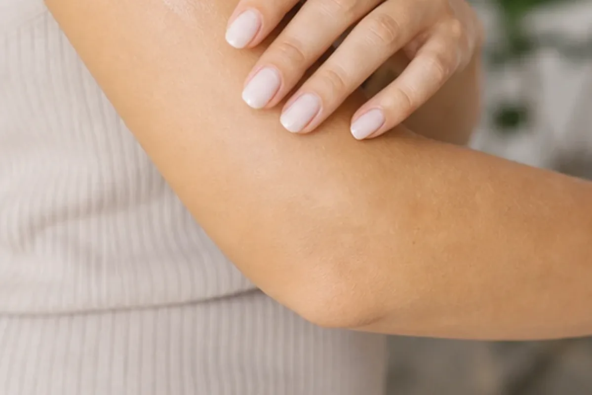 Authentische Beauty-Routine passend zum Thema Sugaring-Paste für feine Haare
