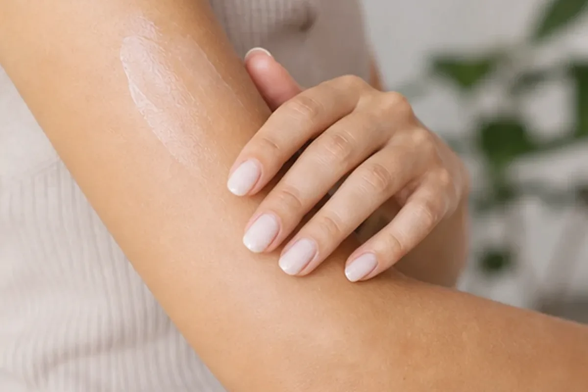 Authentischer Wohlfühlmoment passend zum Beauty-Thema Nassrasierer bei Rasurbrand