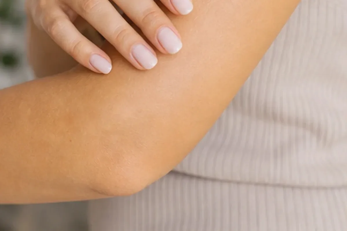 Hochwertige Beauty-Inszenierung zu Auswahlkriterien für Nagelöl für raue Haut