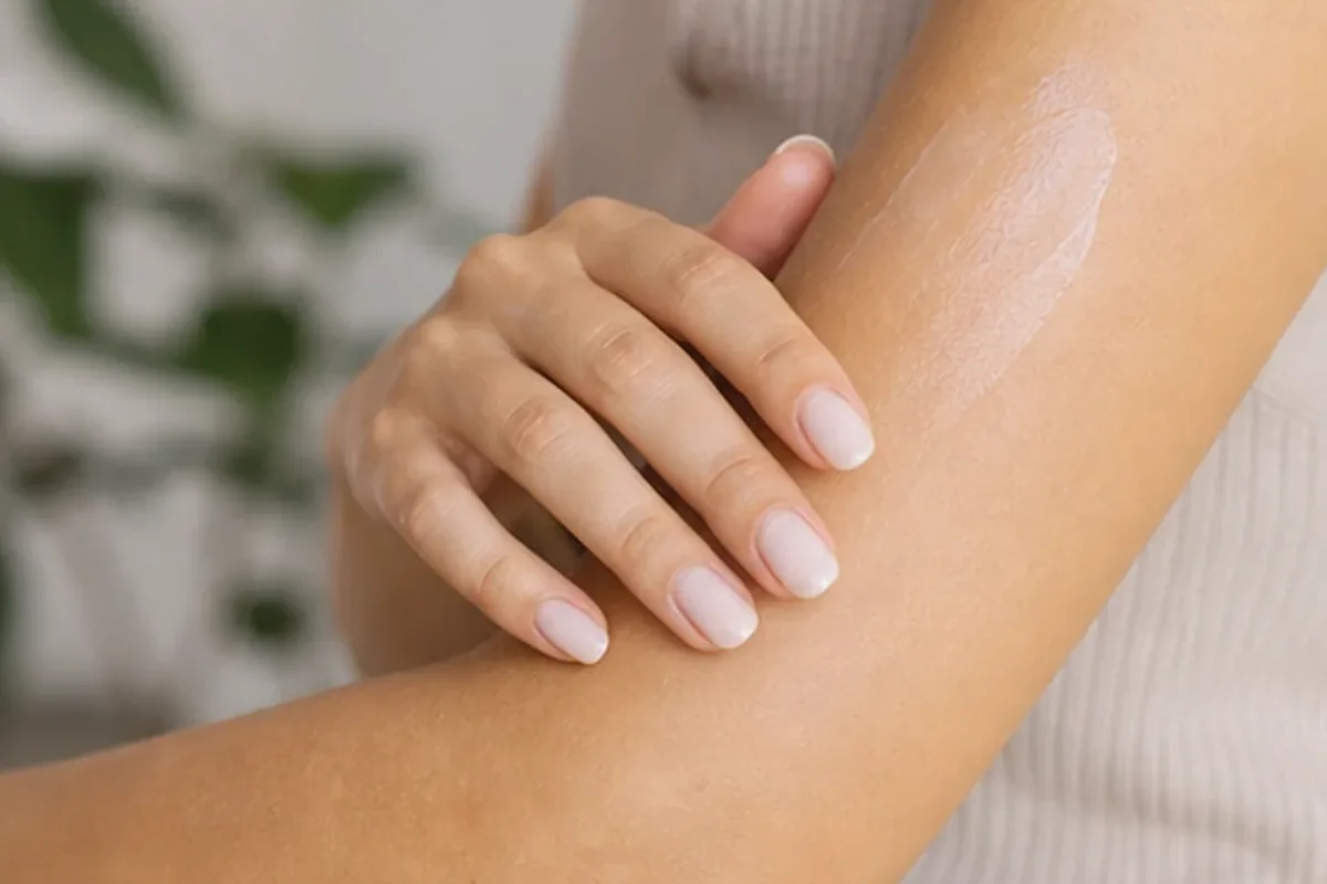 Authentischer Wohlfühlmoment passend zum Beauty-Thema Rasieröl für langanhaltende Glätte