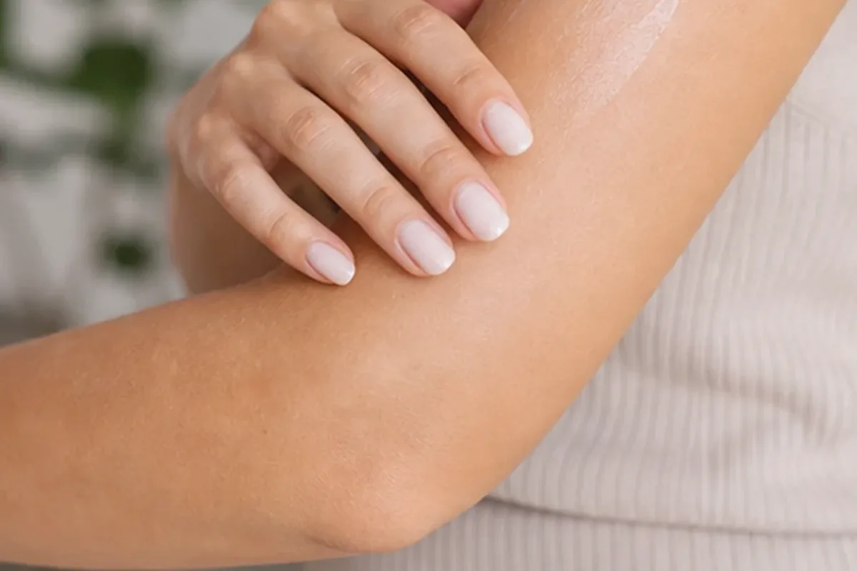 Redaktioneller Beauty-Moment zur Ausgangslage bei Augenbrauen-Trimmer für empfindliche Haut