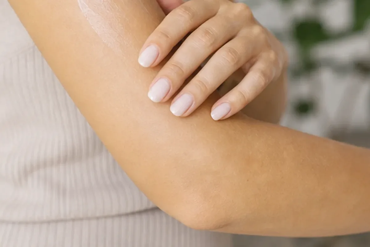 Authentische Beauty-Routine passend zum Thema Enthaarungscreme für dunkle Haare