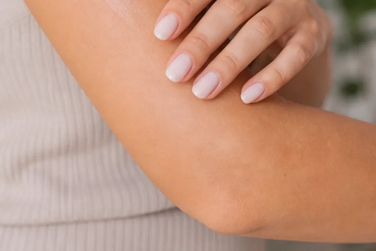 Authentischer Wohlfühlmoment passend zum Beauty-Thema Sugaring-Paste für langanhaltende Glätte