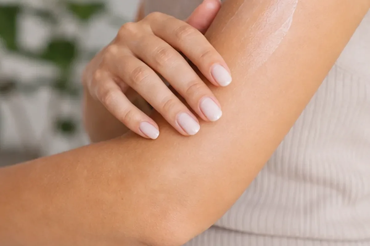 Authentischer Wohlfühlmoment passend zum Beauty-Thema Epilierer für langanhaltende Glätte