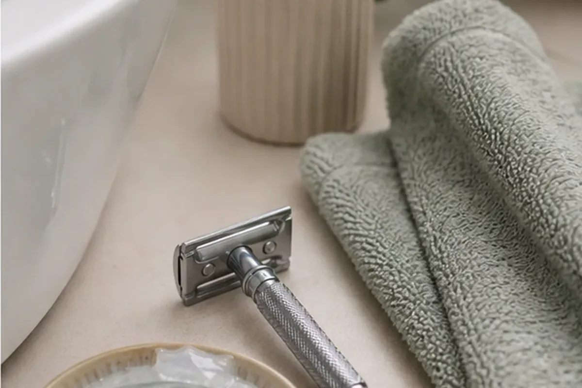 Redaktionelle Detailaufnahme zur Orientierung bei Bikinizonen-Trimmer für die Bikinizone