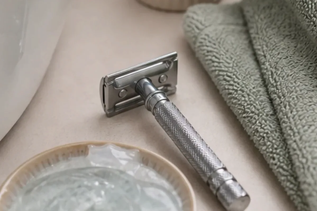Hochwertige Beauty-Inszenierung zu Auswahlkriterien für Sugaring-Paste für feine Haare