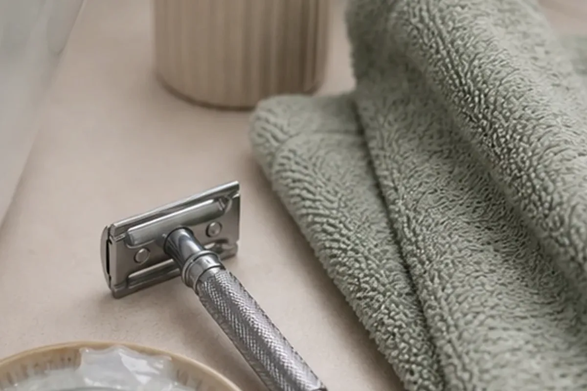 Redaktionelle Detailaufnahme zur Orientierung bei After Shave für Pflege-Einsteiger