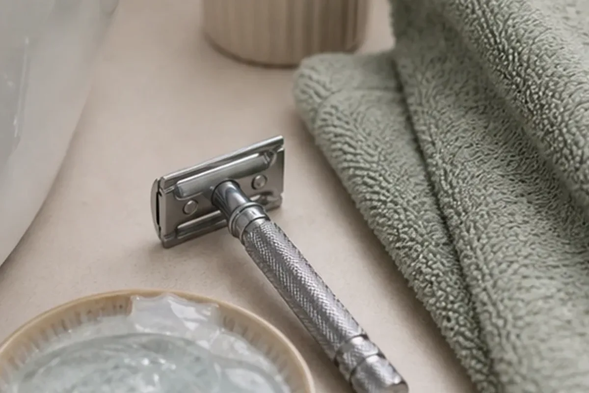 Redaktionelle Detailaufnahme zur Orientierung bei Bikinizonen-Trimmer bei Rasurbrand
