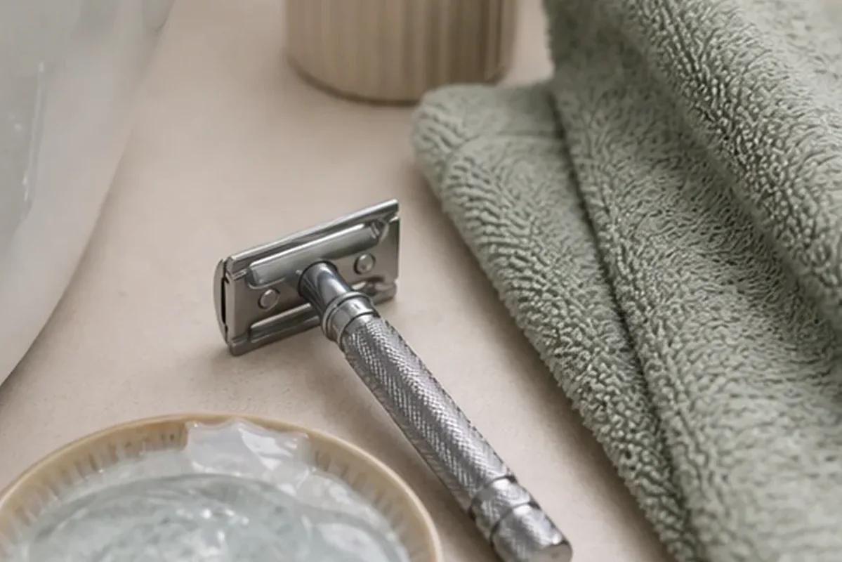Redaktionelle Detailaufnahme zur Orientierung bei Waxing-Set bei Rasurbrand