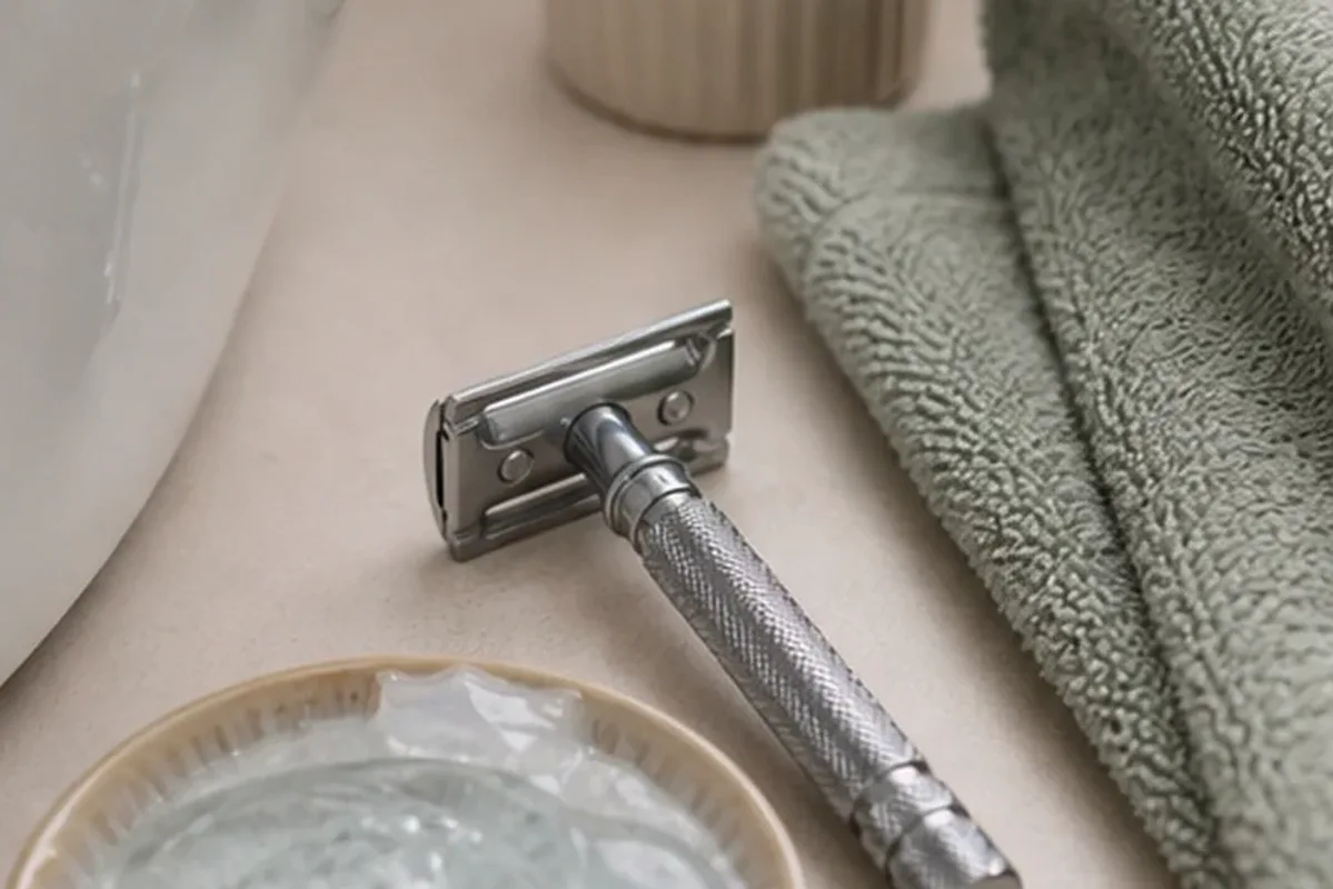 Hochwertige Beauty-Inszenierung zu Auswahlkriterien für Männer-Körperpflege bei wenig Zeit