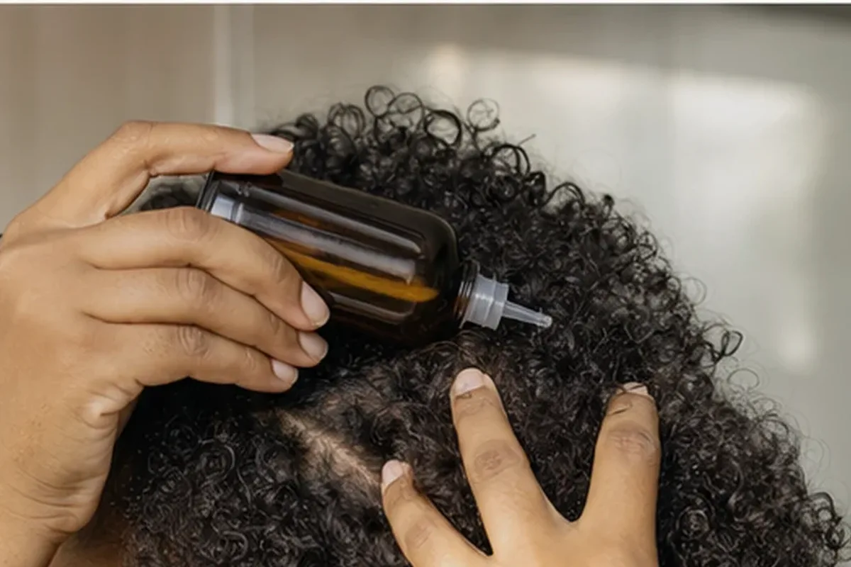 Hochwertige Beauty-Inszenierung zu Auswahlkriterien für Lockengel für trockenes Haar