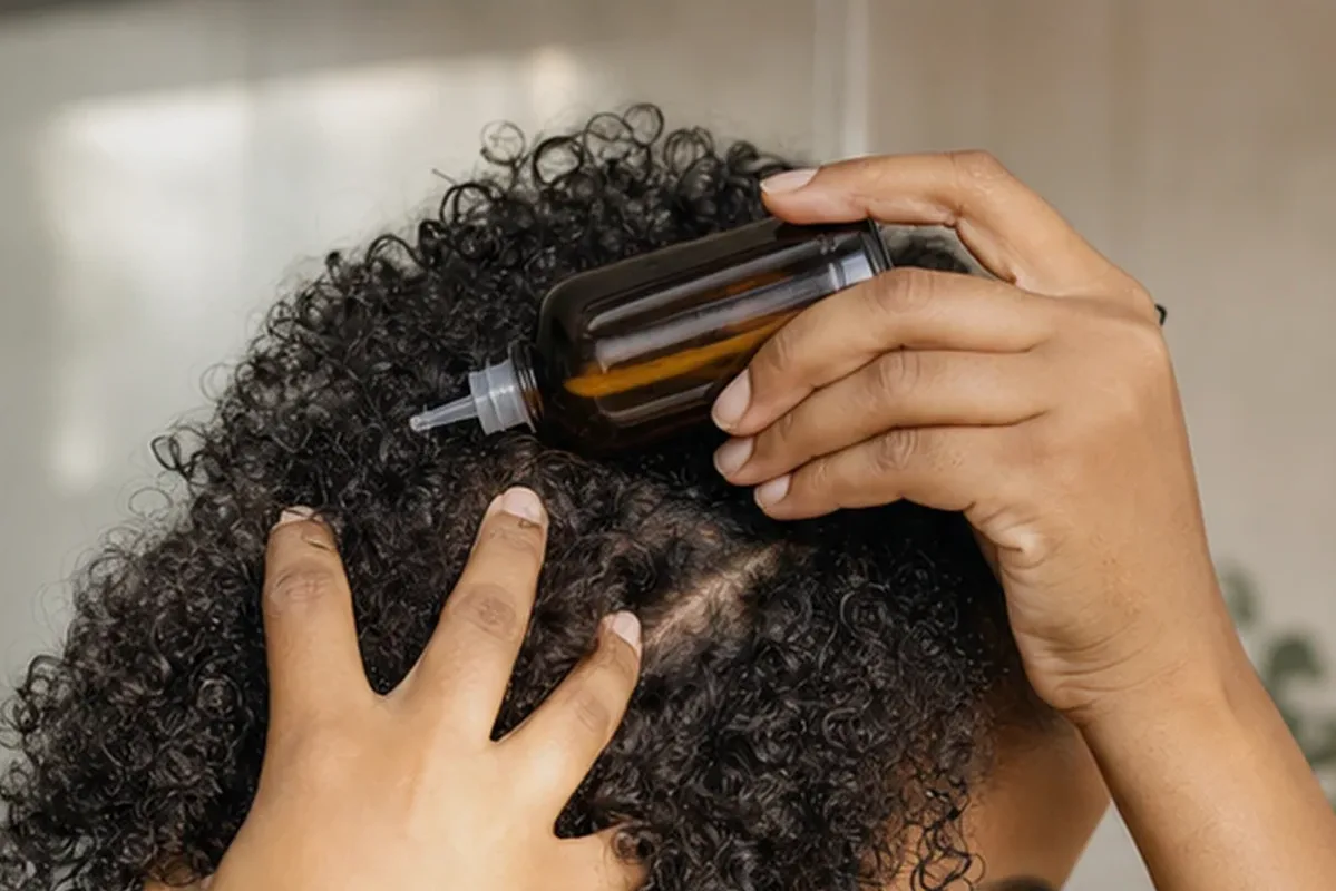 Authentische Beauty-Routine passend zum Thema Leave-in-Pflege für trockenes Haar