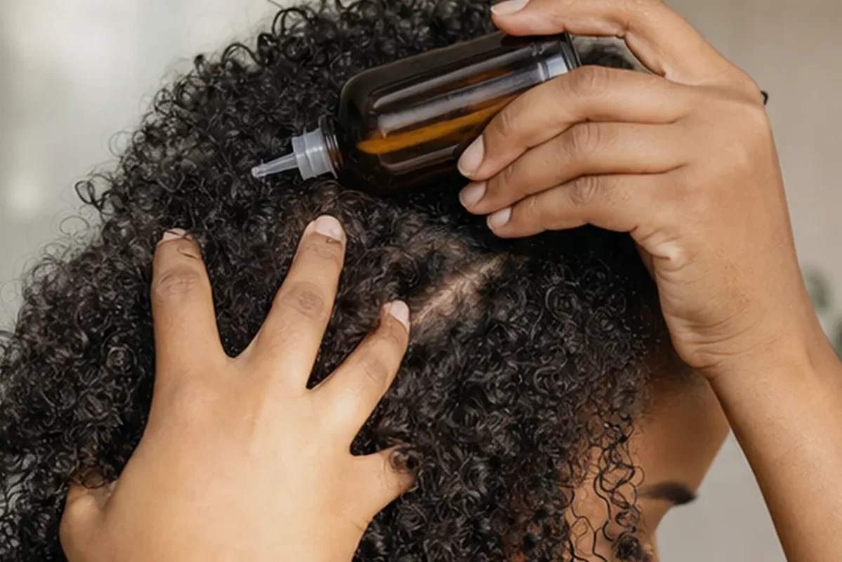 Redaktioneller Beauty-Moment zur Ausgangslage bei Trockenshampoo für empfindliche Kopfhaut