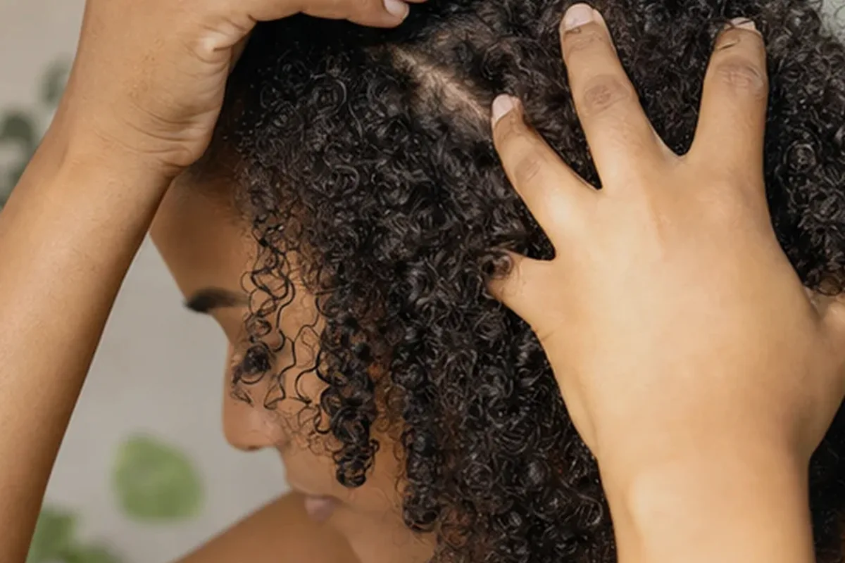 Authentische Beauty-Routine passend zum Thema Haaröl für trockenes Haar