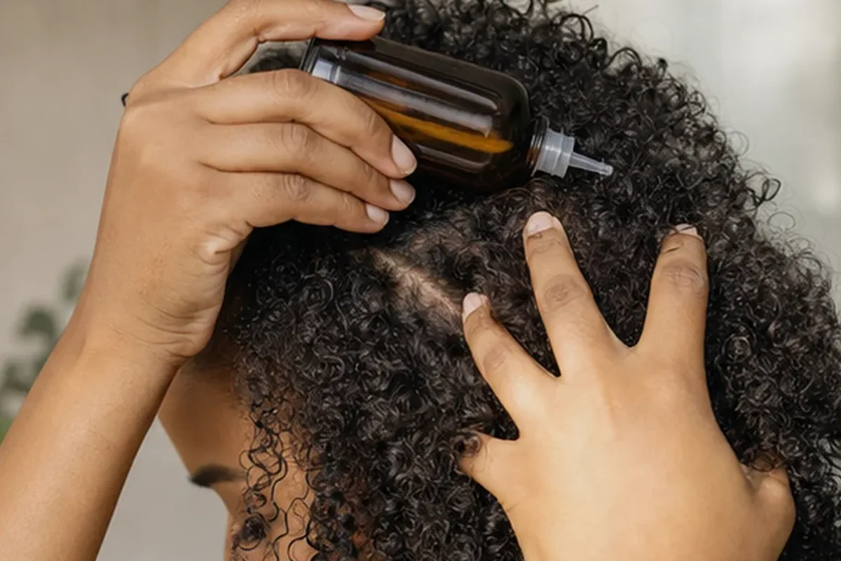 Redaktionelle Detailaufnahme zur Orientierung bei Conditioner bei Frizz