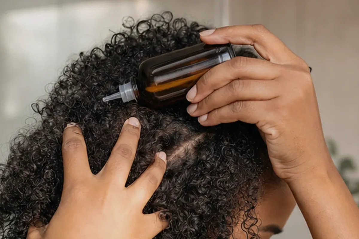 Authentische Beauty-Routine passend zum Thema Haartrockner für strapaziertes Haar