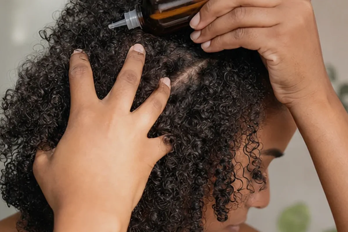 Redaktioneller Beauty-Moment zur Ausgangslage bei Haarmaske bei Haarbruch