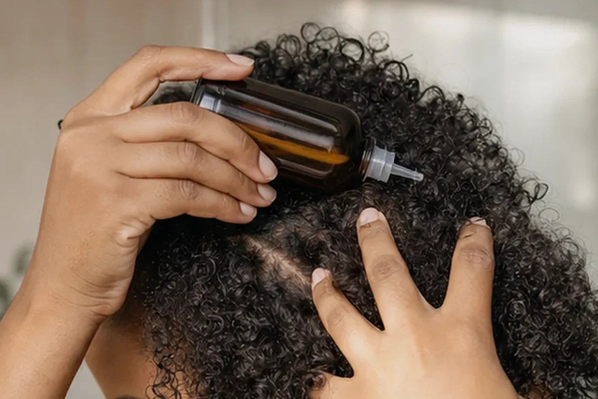 Authentische Beauty-Routine passend zum Thema Tiefenreinigungsshampoo für trockenes Haar