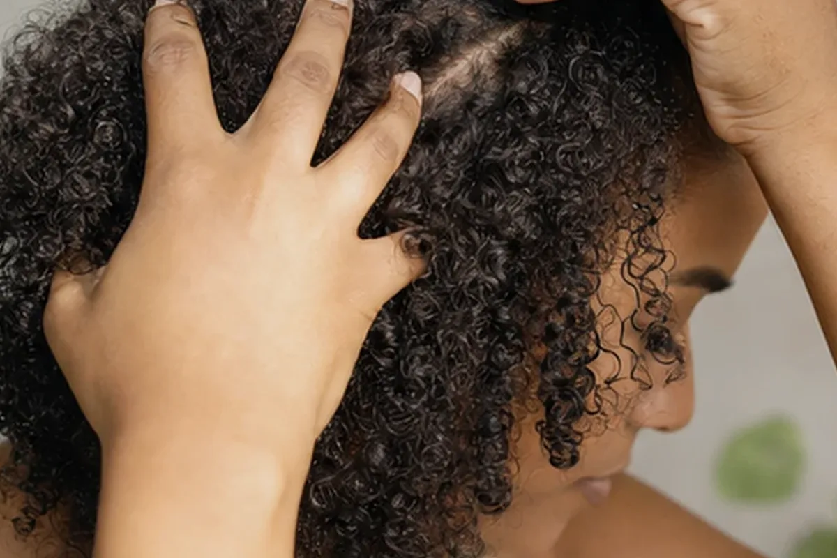 Authentische Beauty-Routine passend zum Thema Conditioner für empfindliche Kopfhaut