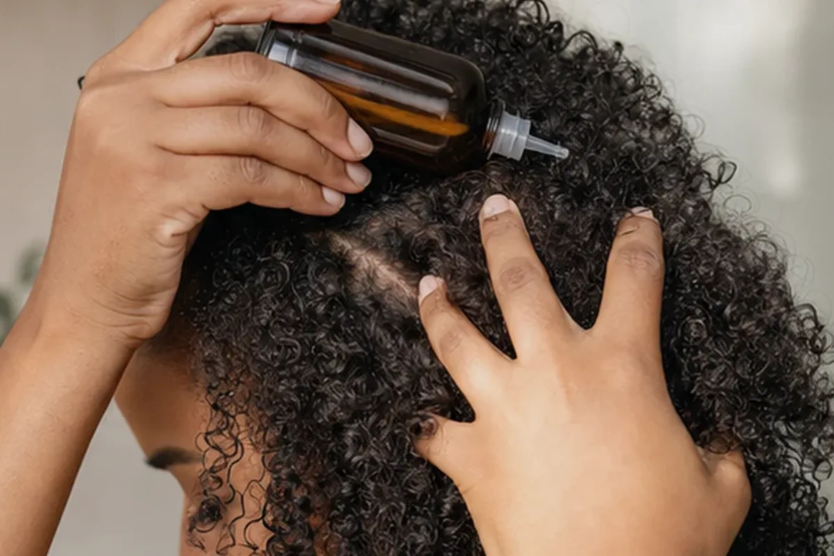 Redaktioneller Beauty-Moment zur Ausgangslage bei Mildes Shampoo für empfindliche Kopfhaut