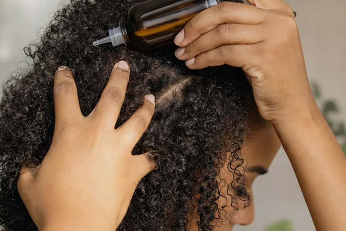 Redaktionelle Detailaufnahme zur Orientierung bei Haaröl für feines Haar