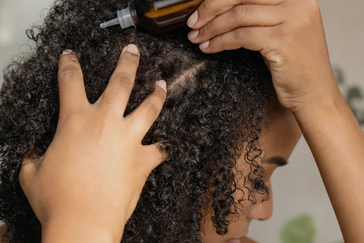 Redaktioneller Beauty-Moment zur Ausgangslage bei Haarmaske für empfindliche Kopfhaut