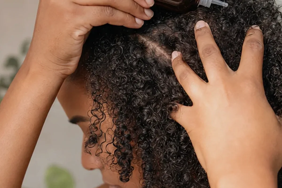 Redaktioneller Beauty-Moment zur Ausgangslage bei Haaröl