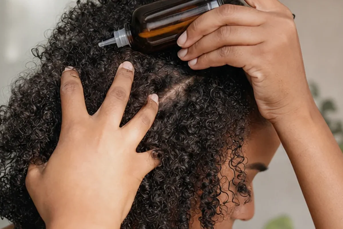 Hochwertige Beauty-Inszenierung zu Auswahlkriterien für Haarpflege: Kaufkriterien sinnvoll gewichten