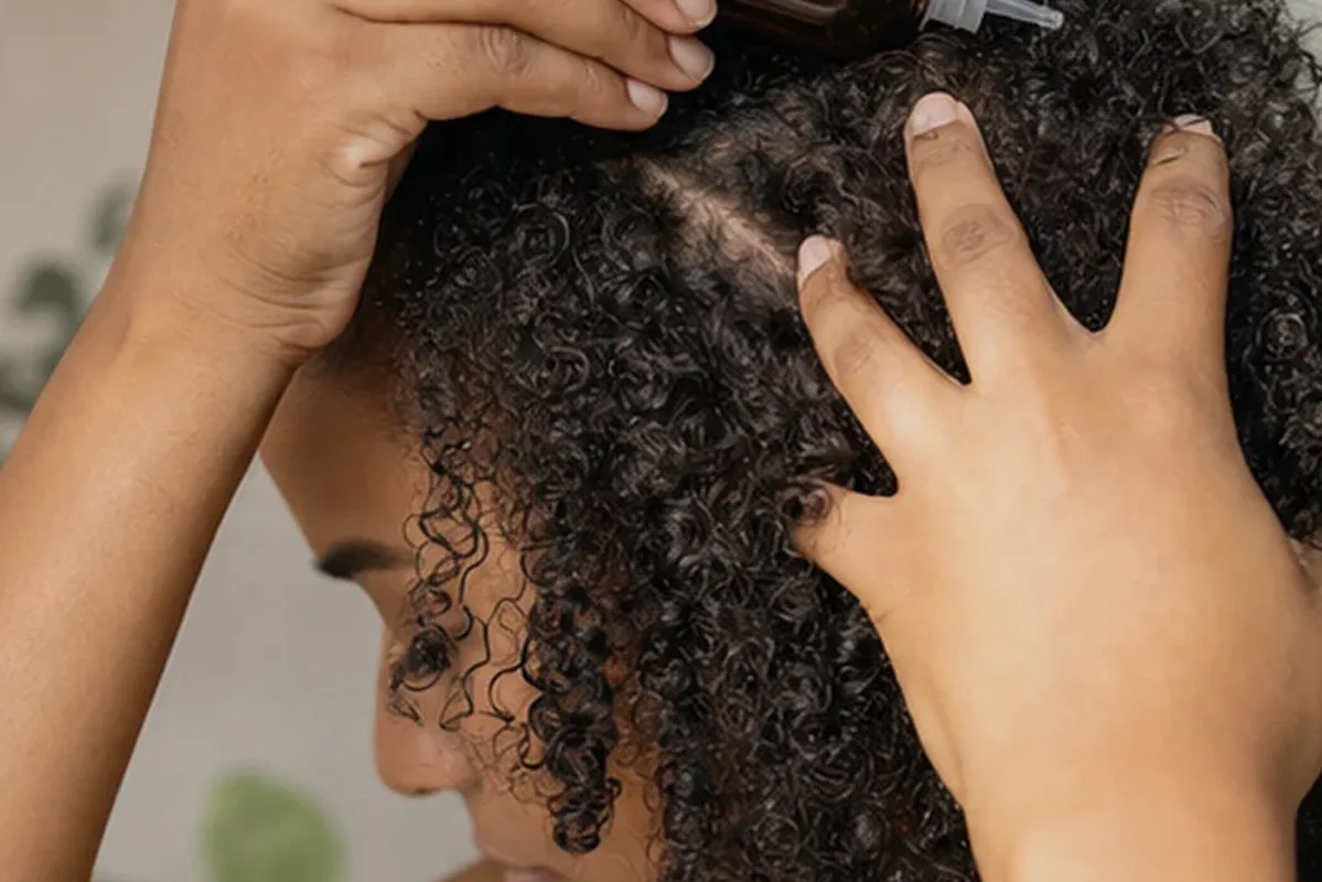 Authentische Beauty-Routine passend zum Thema Haarpflege: sanft starten und richtig anwenden