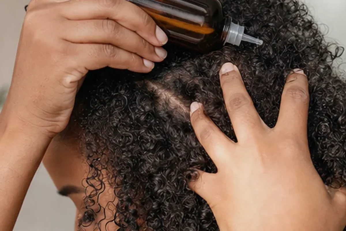 Authentische Beauty-Routine passend zum Thema Haaröl