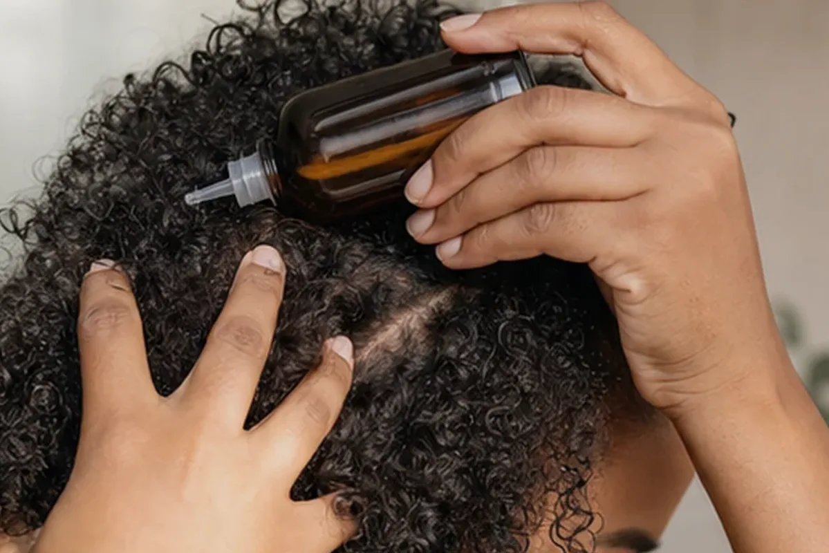 Authentische Beauty-Routine passend zum Thema Mildes Shampoo für lockiges Haar