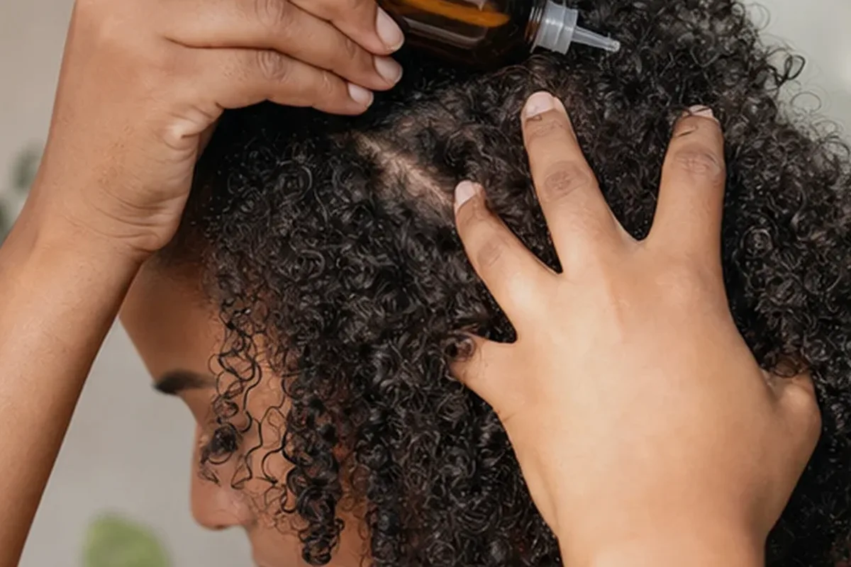 Redaktioneller Beauty-Moment zur Ausgangslage bei Conditioner für lockiges Haar