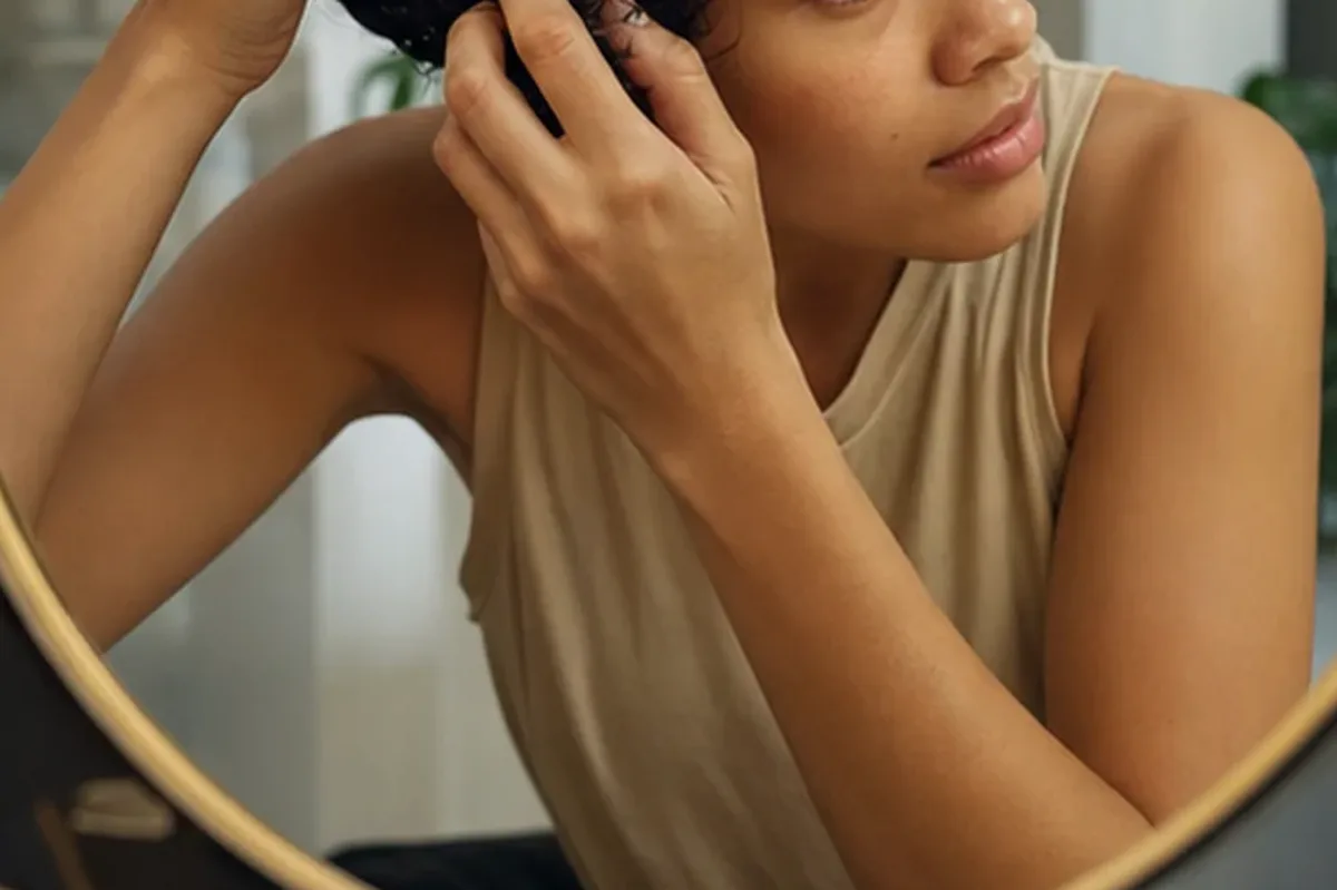 Redaktioneller Beauty-Moment zur Ausgangslage bei Lockengel für strapaziertes Haar