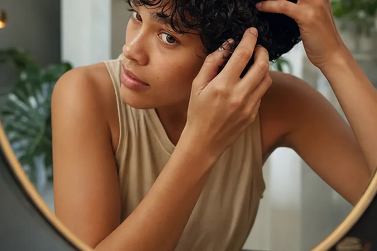 Authentische Beauty-Routine passend zum Thema Haaröl für lockiges Haar