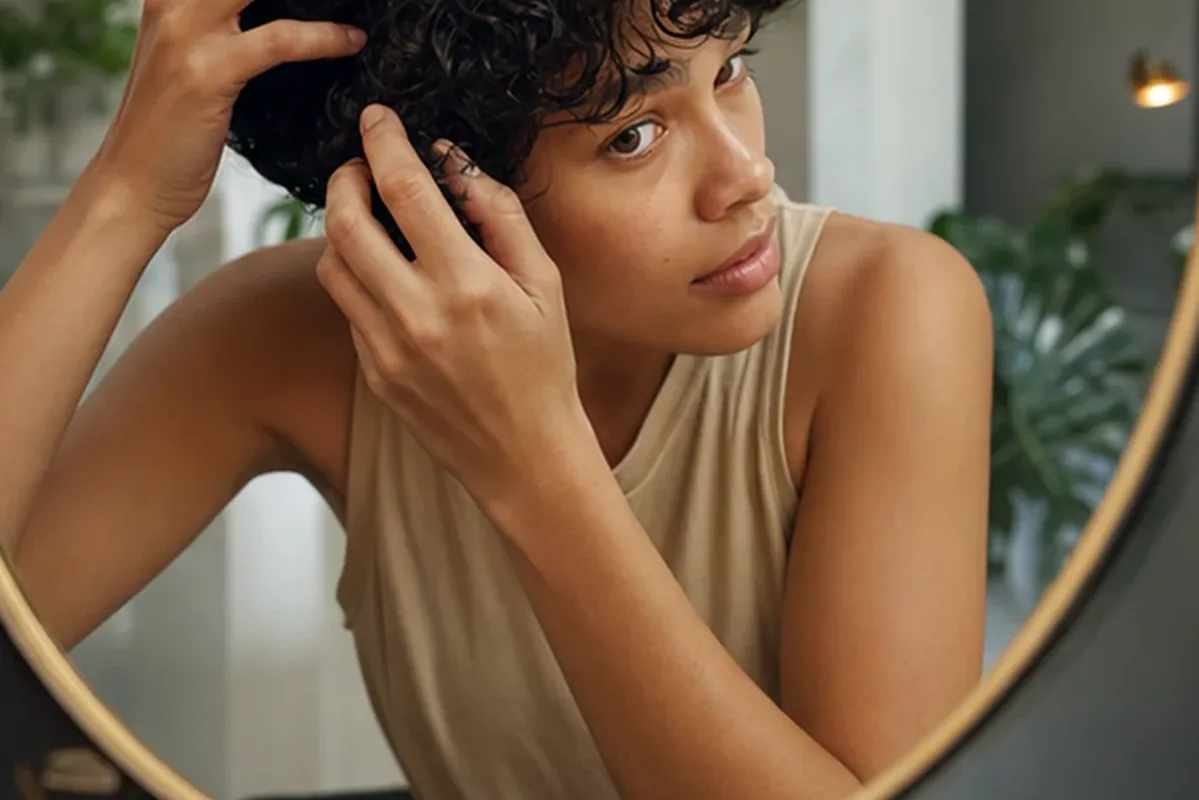 Authentische Beauty-Routine passend zum Thema Conditioner bei Haarbruch