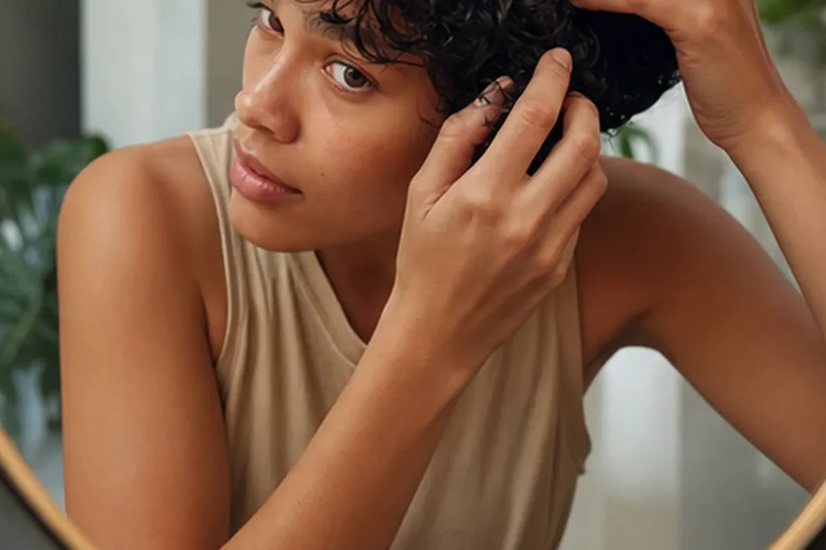Authentische Beauty-Routine passend zum Thema Hitzeschutz bei Frizz