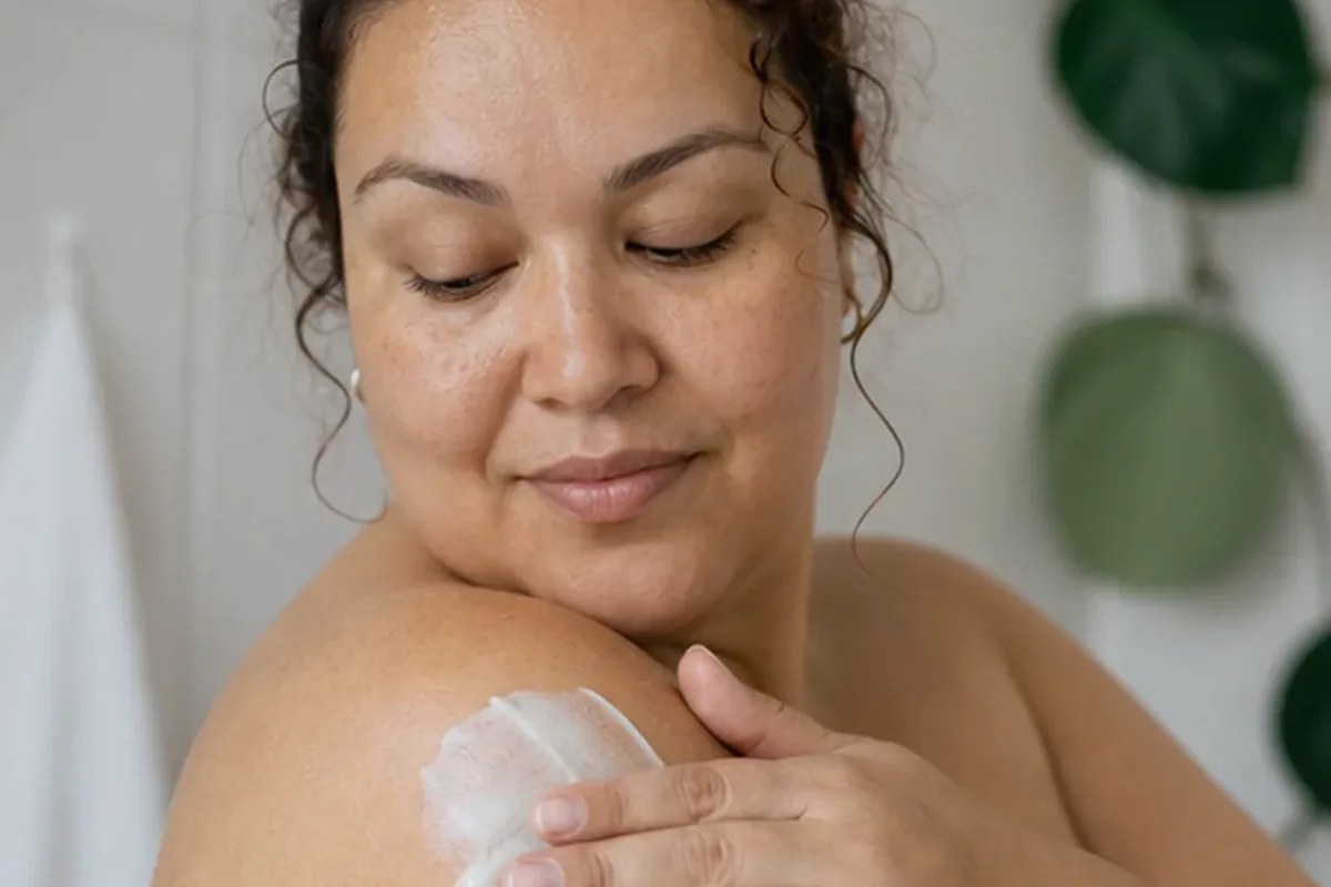 Authentische Beauty-Routine passend zum Thema Nassrasierer für dunkle Haare