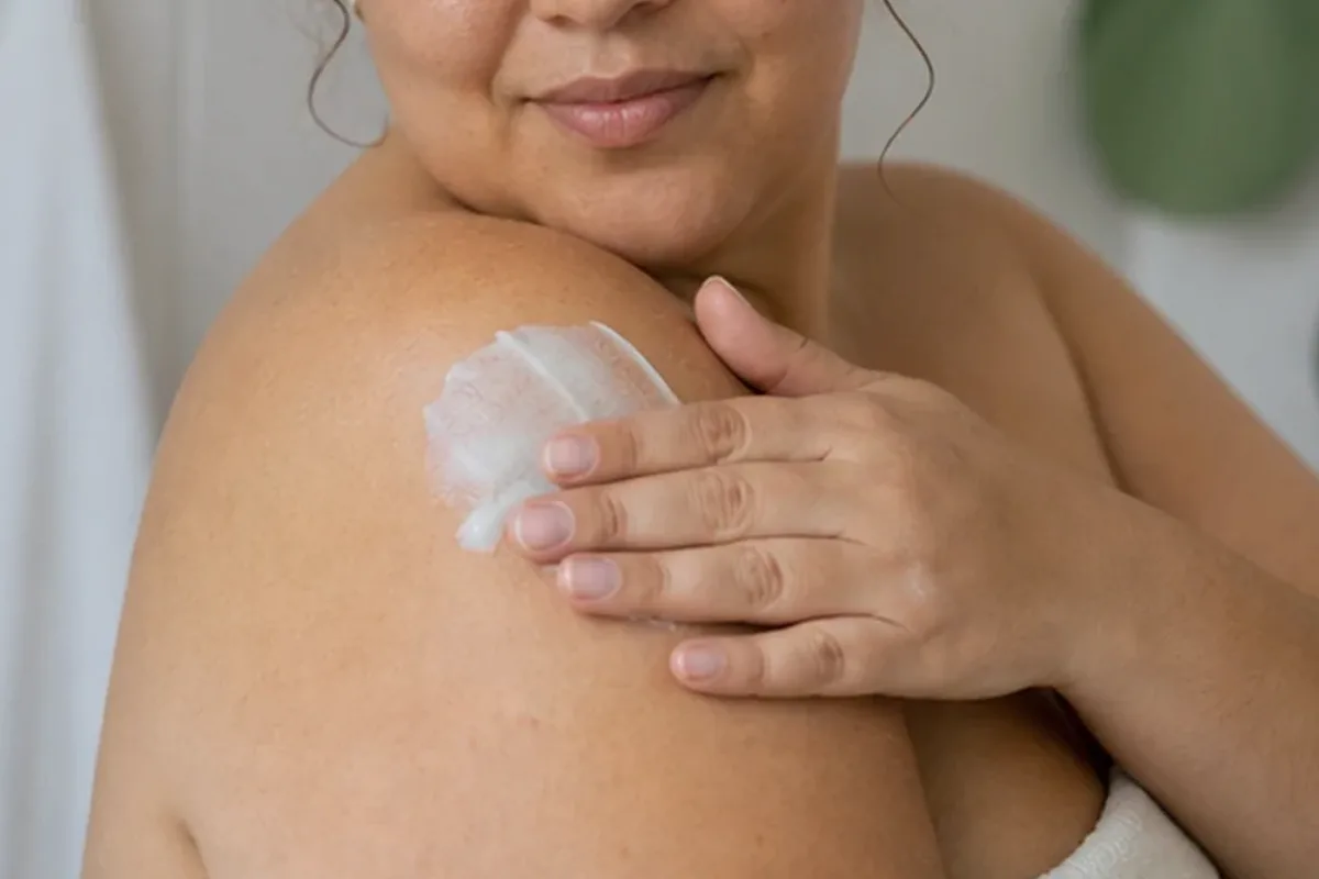 Authentische Beauty-Routine passend zum Thema Nagelöl für trockene Haut