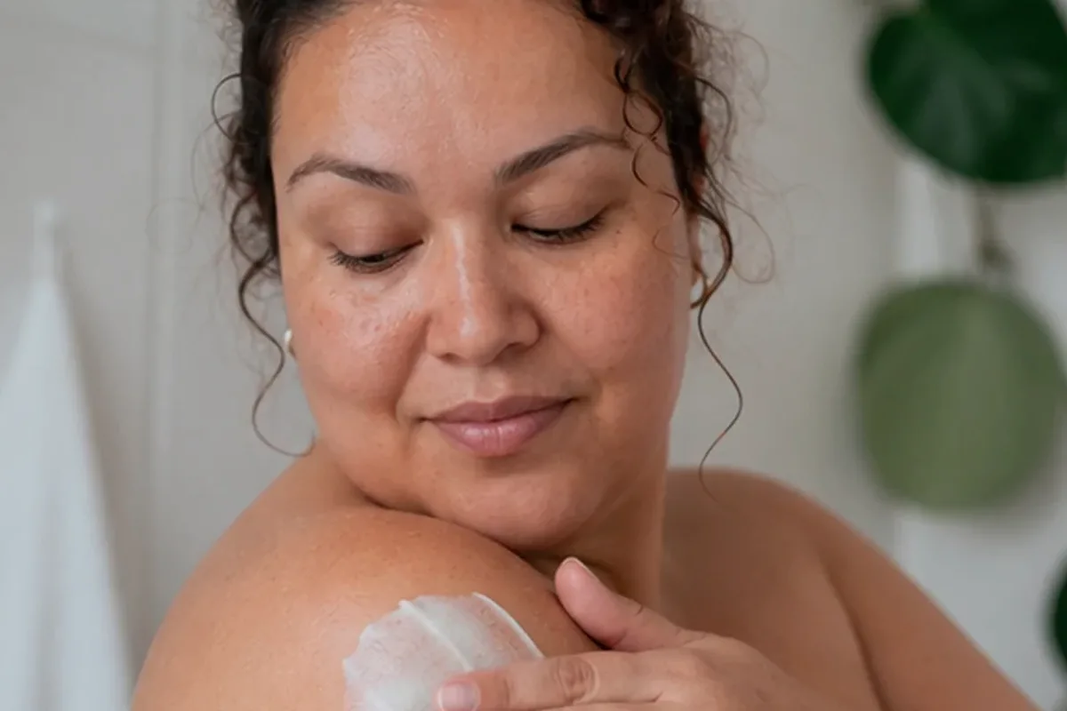 Redaktioneller Beauty-Moment zur Ausgangslage bei Selbstbräuner für beanspruchte Hände