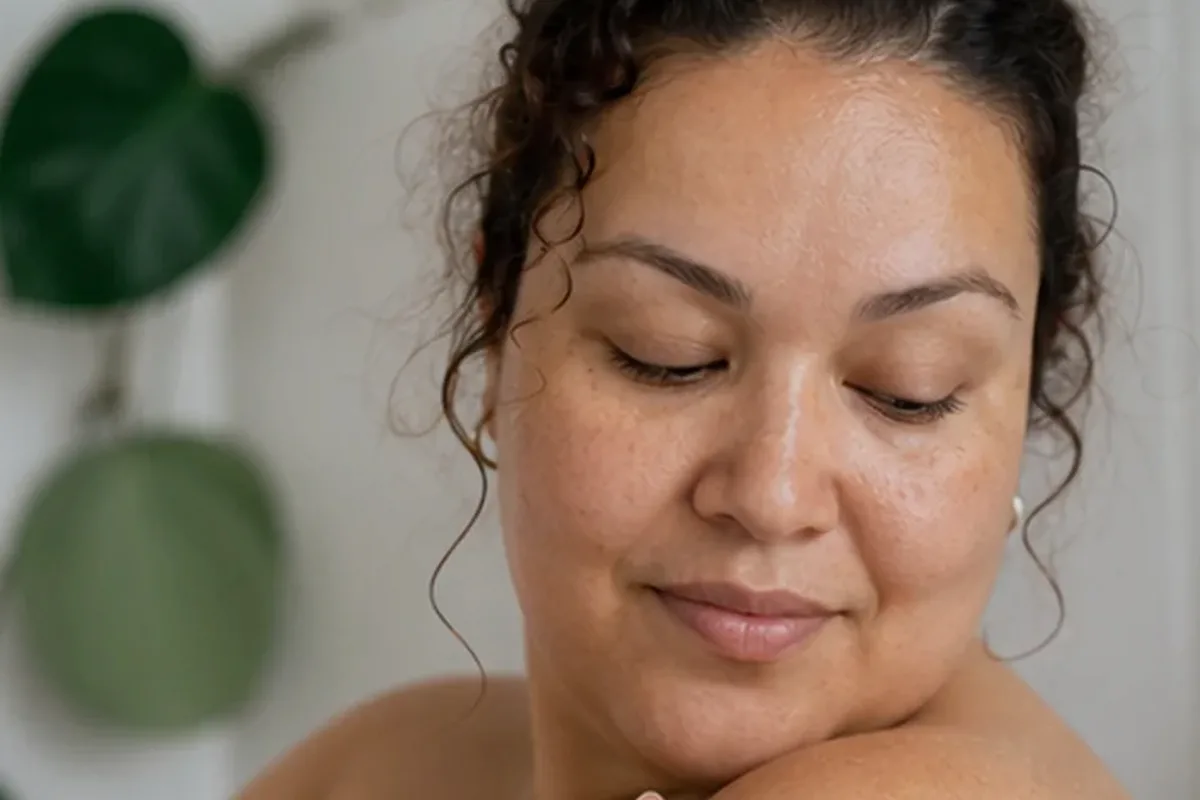 Emotionaler und authentischer Anwendungsmoment rund um Body Butter für trockene Haut