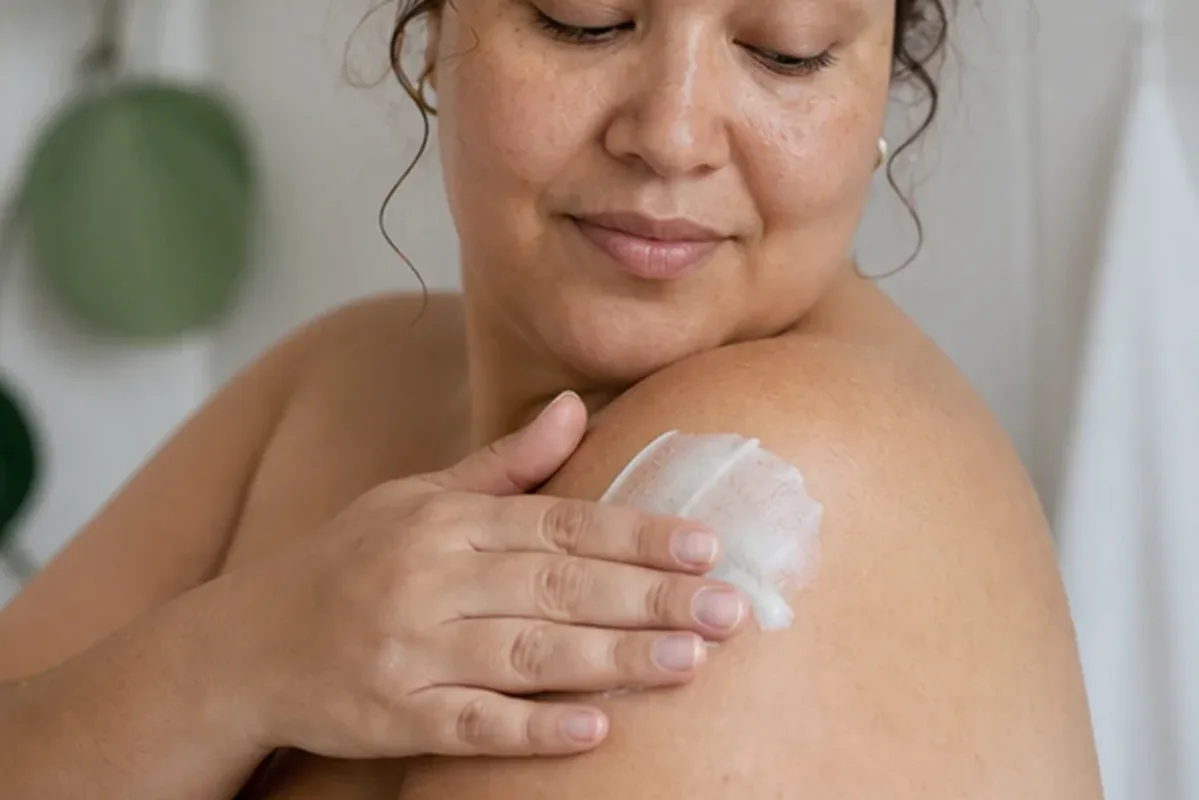 Redaktioneller Beauty-Moment zur Ausgangslage bei Körperlotion bei starkem Schwitzen