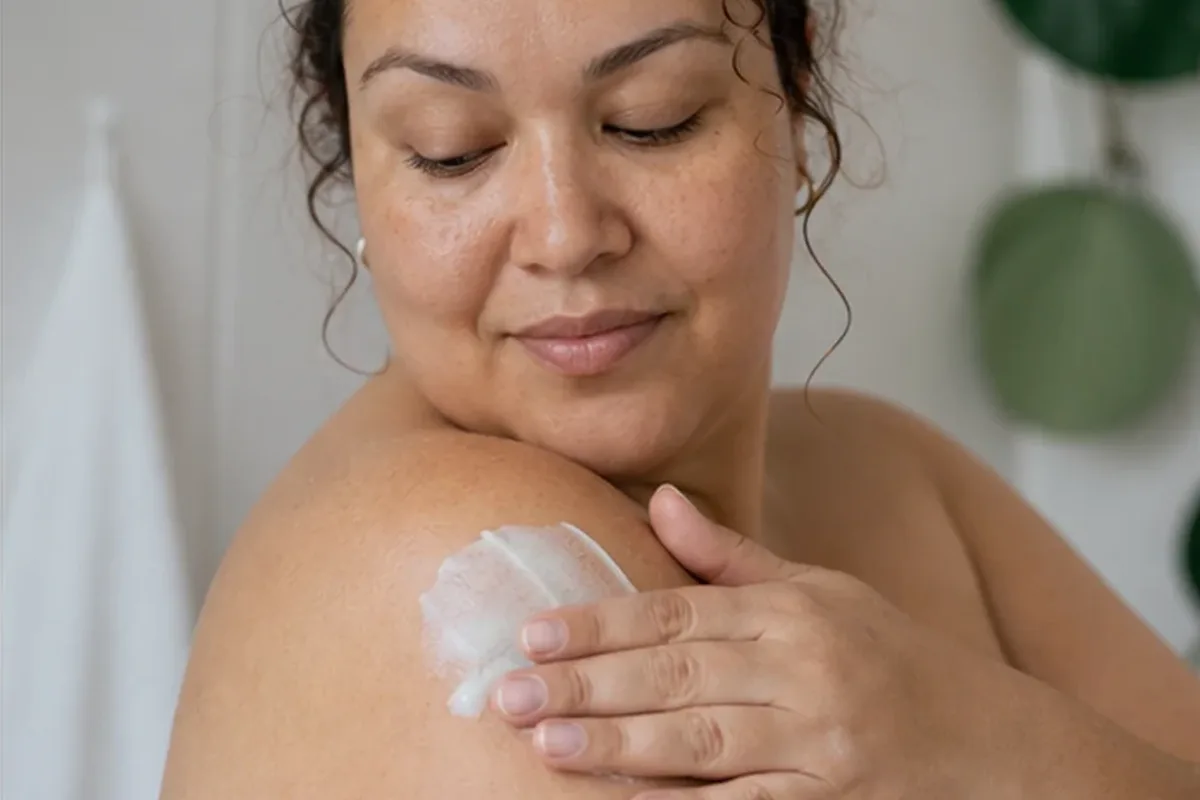 Authentische Beauty-Routine passend zum Thema Körperlotion für trockene Haut