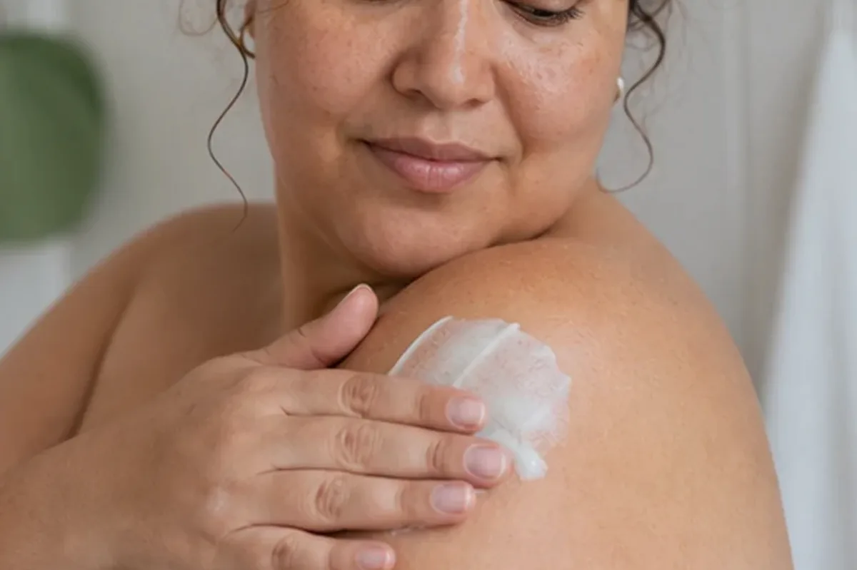 Authentische Beauty-Routine passend zum Thema Waxing-Set für langanhaltende Glätte
