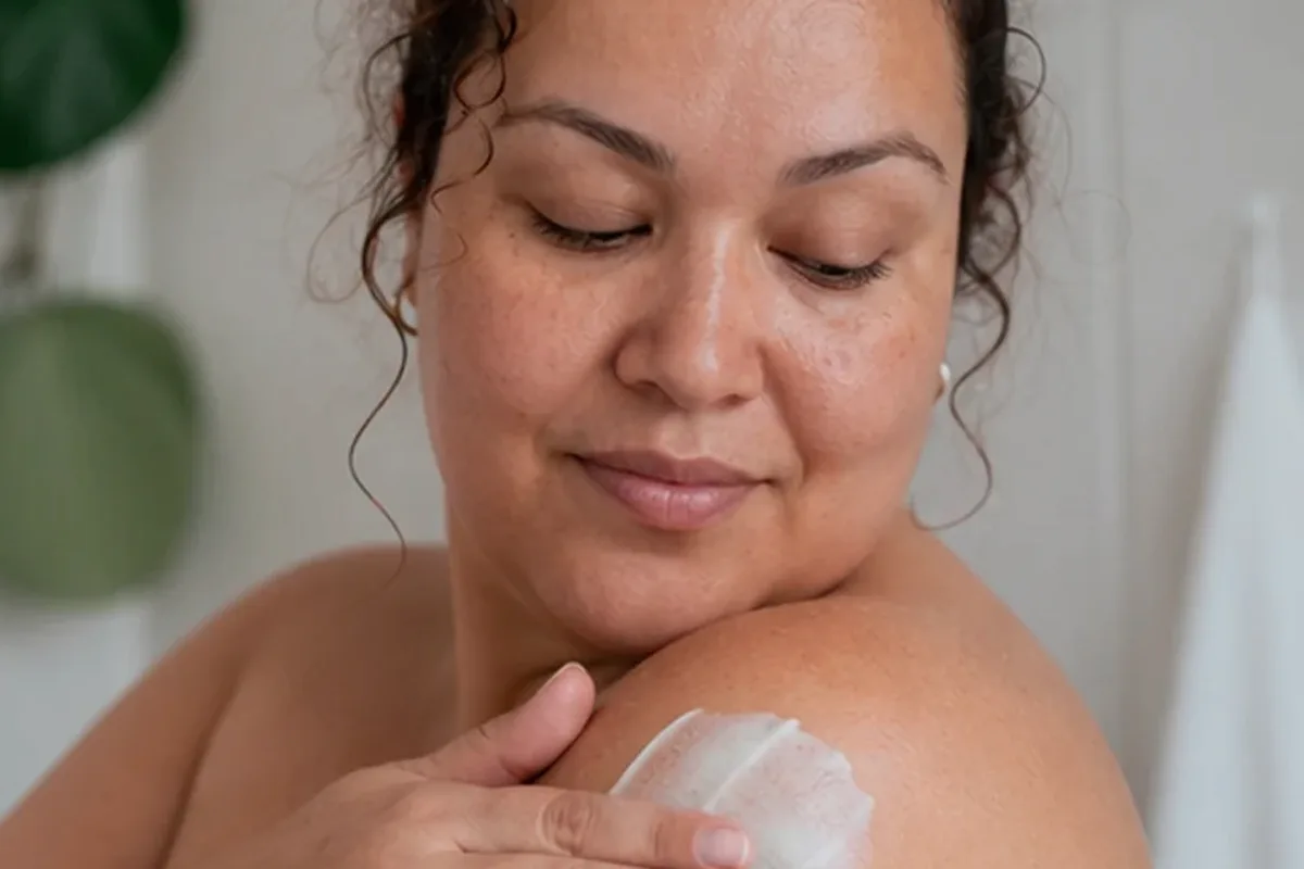 Authentische Beauty-Routine passend zum Thema Selbstbräuner für raue Haut