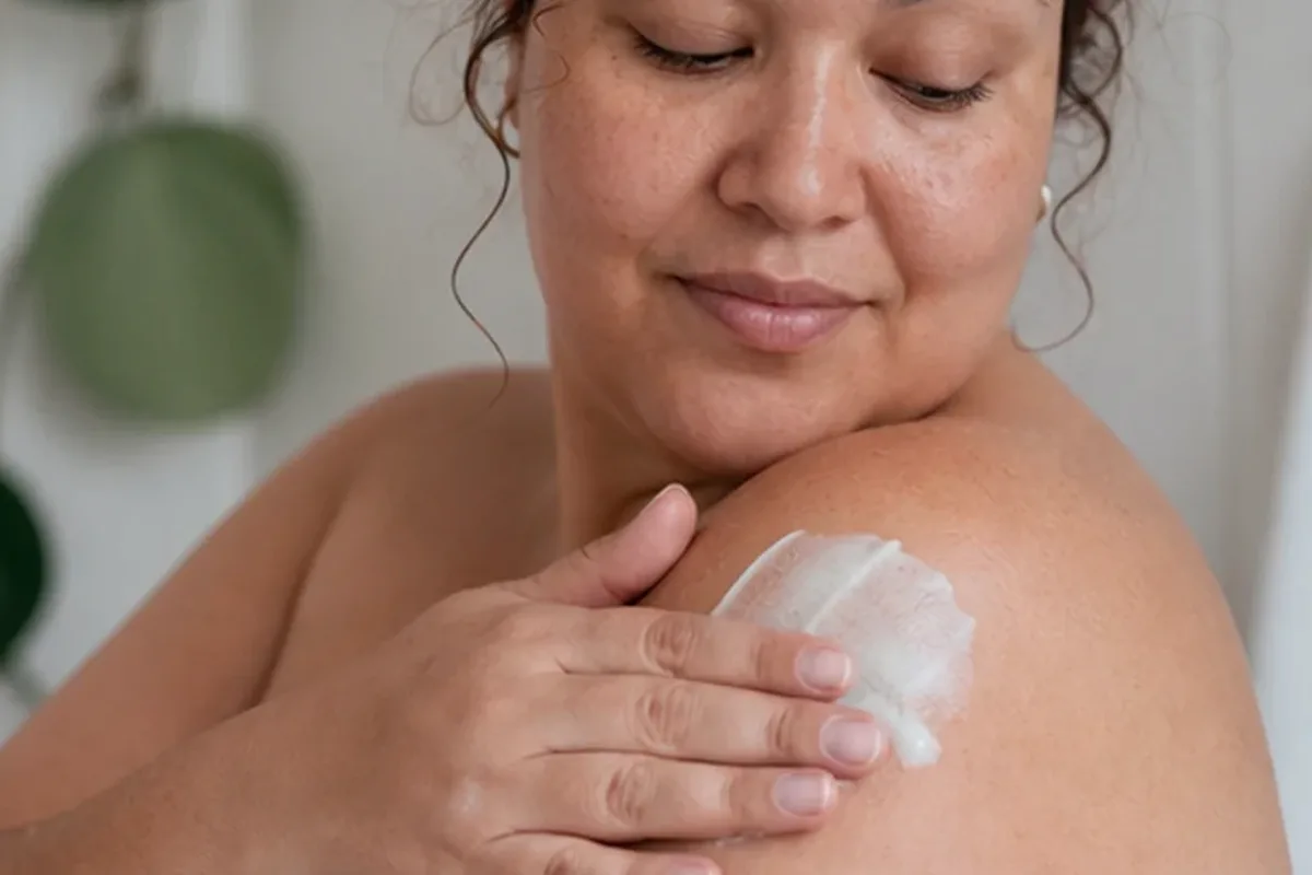Hochwertige Beauty-Inszenierung zu Auswahlkriterien für Deodorant für empfindliche Haut