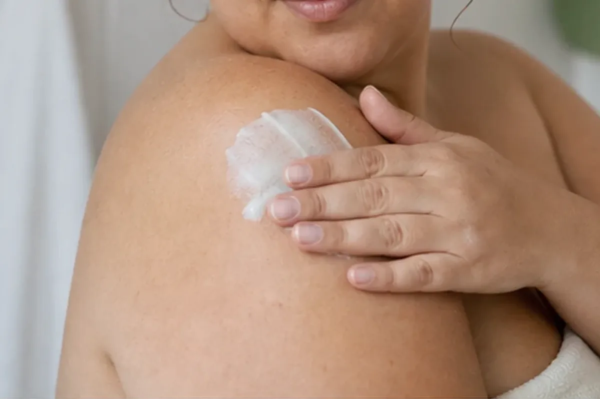 Hochwertige Beauty-Inszenierung zu Auswahlkriterien für Gesichtsrasierer für feine Haare