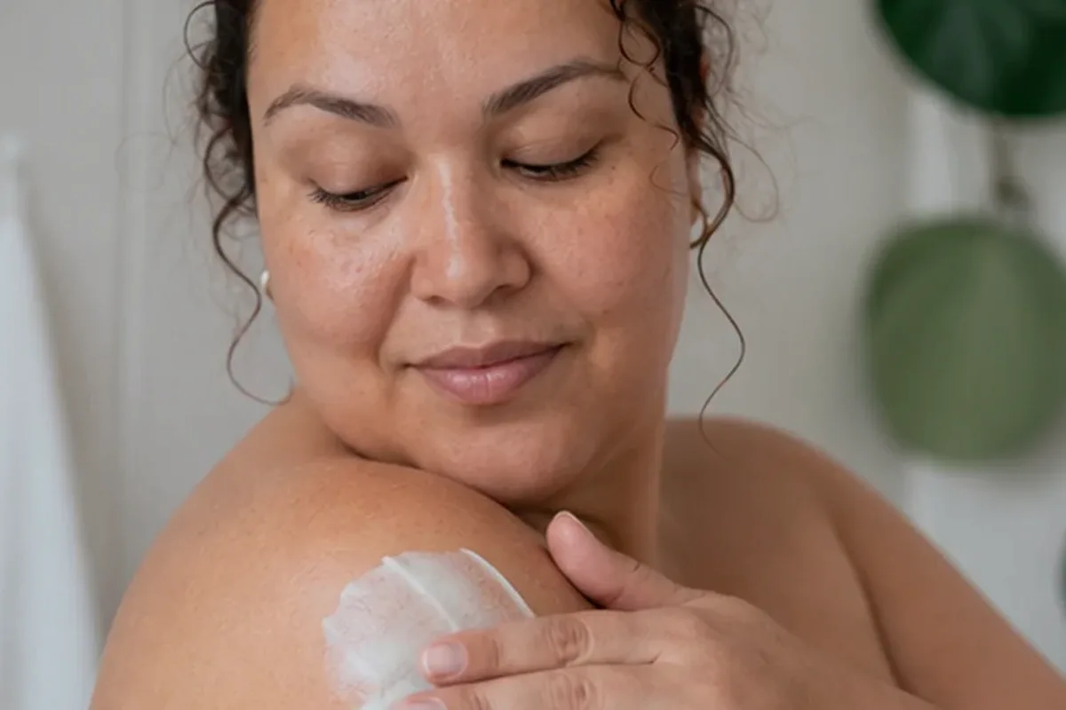 Redaktioneller Beauty-Moment zur Ausgangslage bei Körperlotion bei starkem Schwitzen