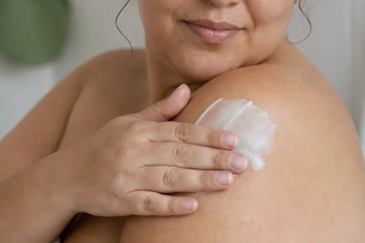 Authentische Beauty-Routine passend zum Thema Duschgel für trockene Haut